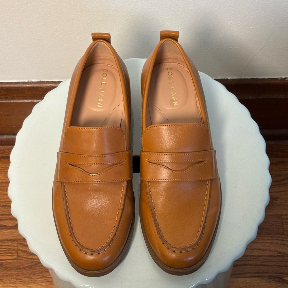 Cole Haan Leather Penny Loafers w/ rubber soles - Great Condition. - Size 7